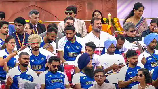 PTI : Congress Slams Modi For Seating Rahul Gandhi In 5th Row At Red Fort Event |